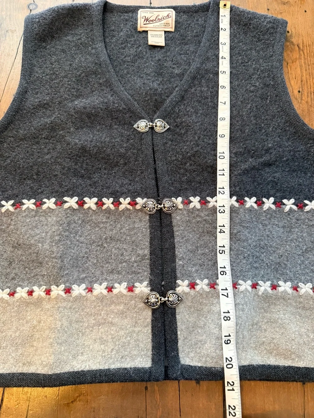 Woolrich Women's Medium Dark Gray Knit Sweater with Cream Label